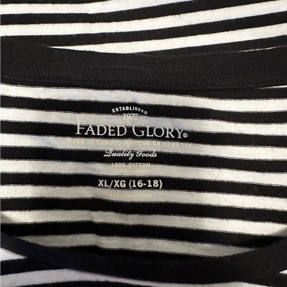 Faded Glory XL b & w tee - Picture 11 of 11